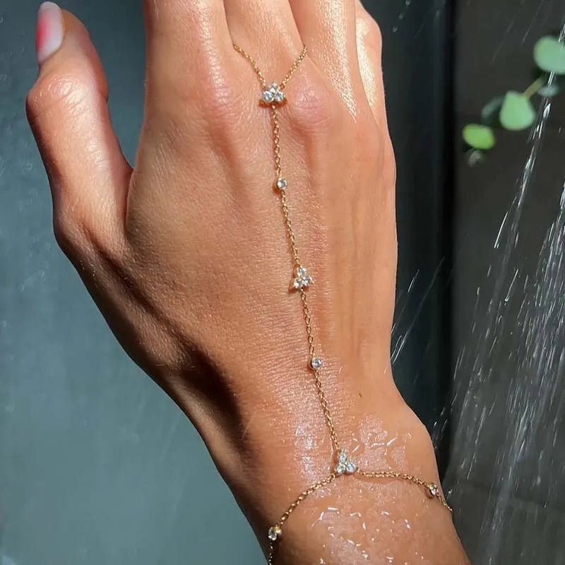 Sadé Hand Chain Bracelet Silver